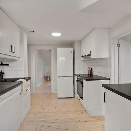 Urban Oasis In Trendy Gruenerlokka - Entire Unit